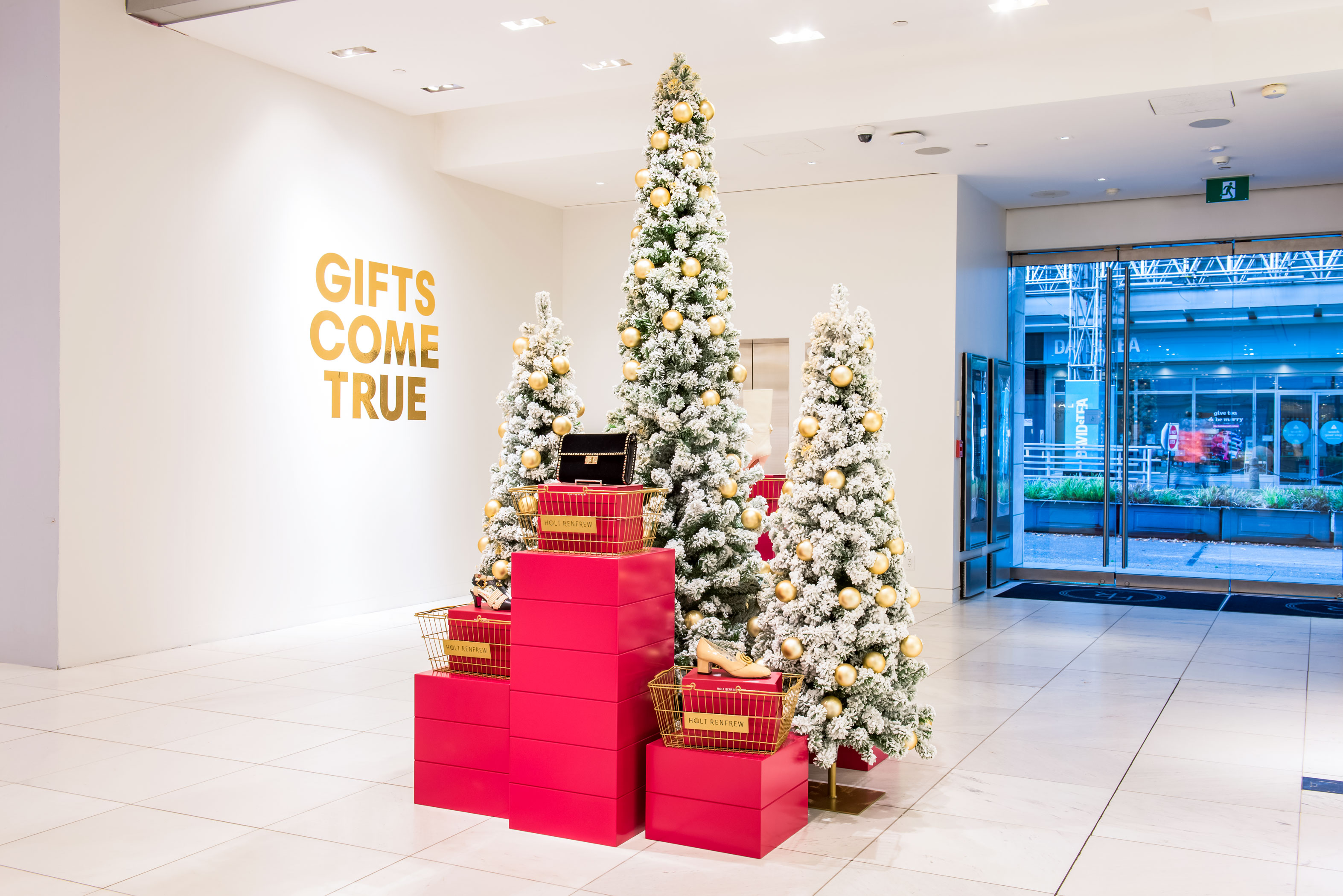 ASTOUND_HoltRenfrew_2018_Holiday_(2)
