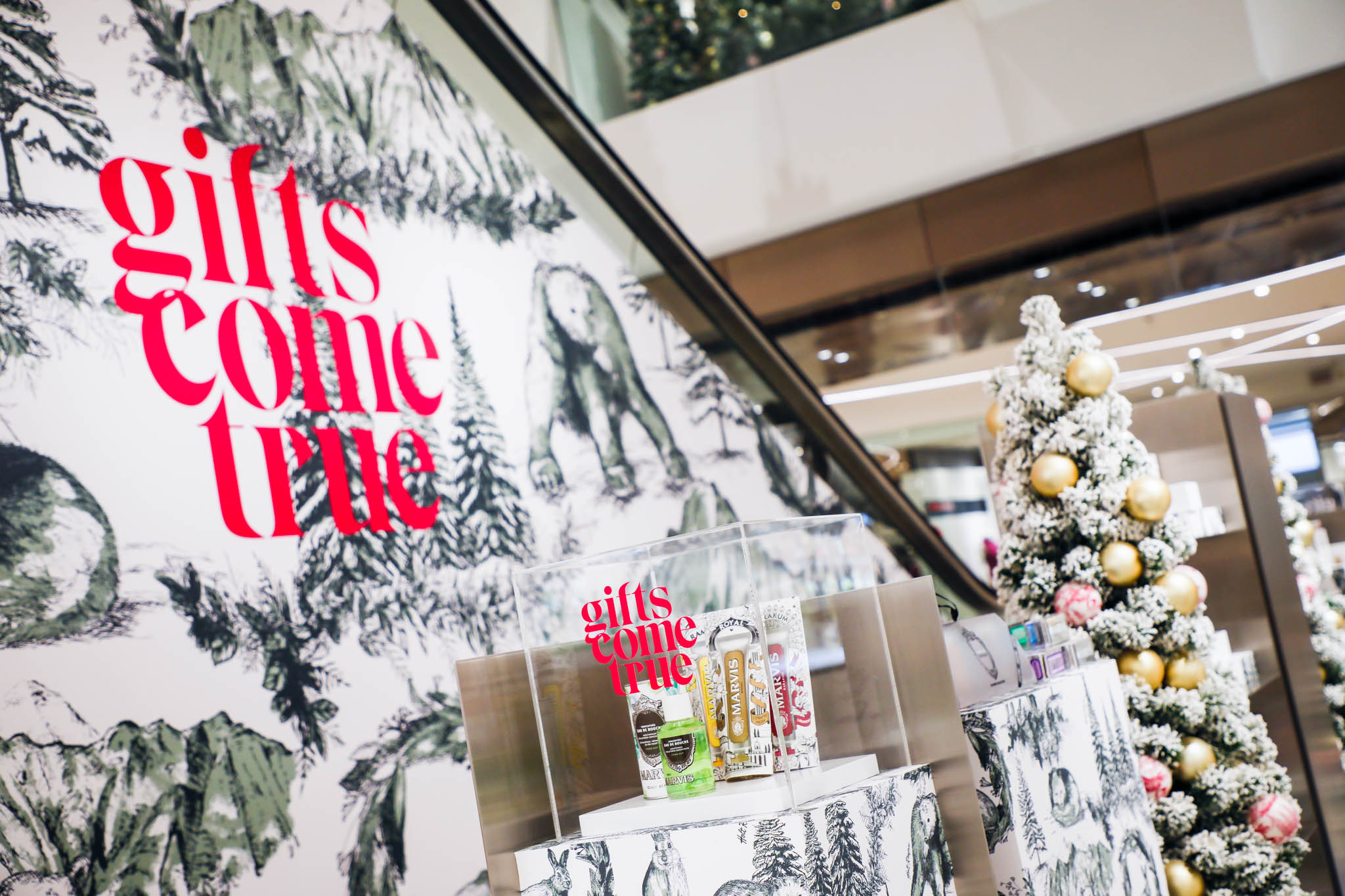 ASTOUND_HoltRenfrew_2019_Holiday2019_-11