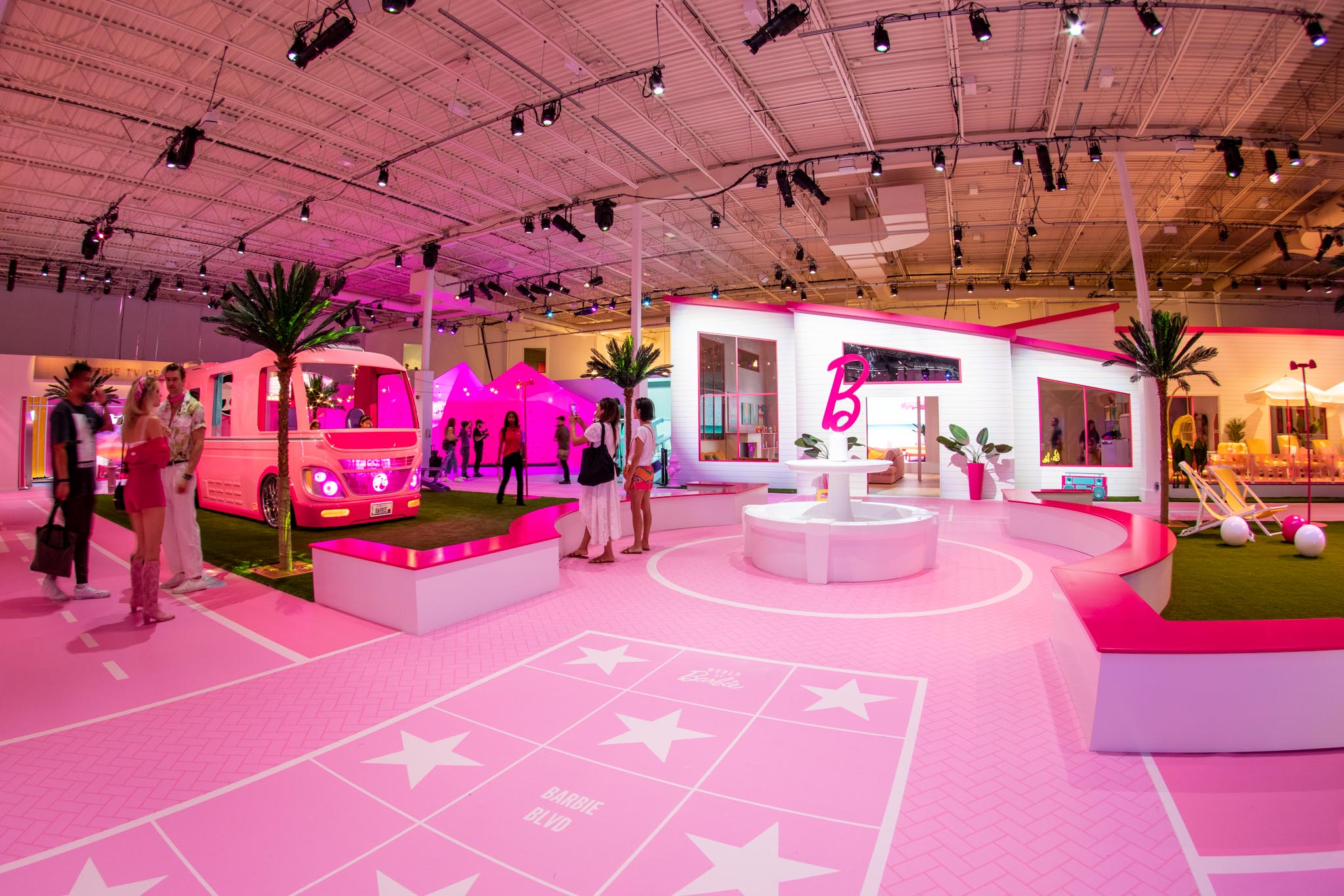 ASTOUND_KilburnLive_2022_WorldOfBarbie_FORWEB_-2-1