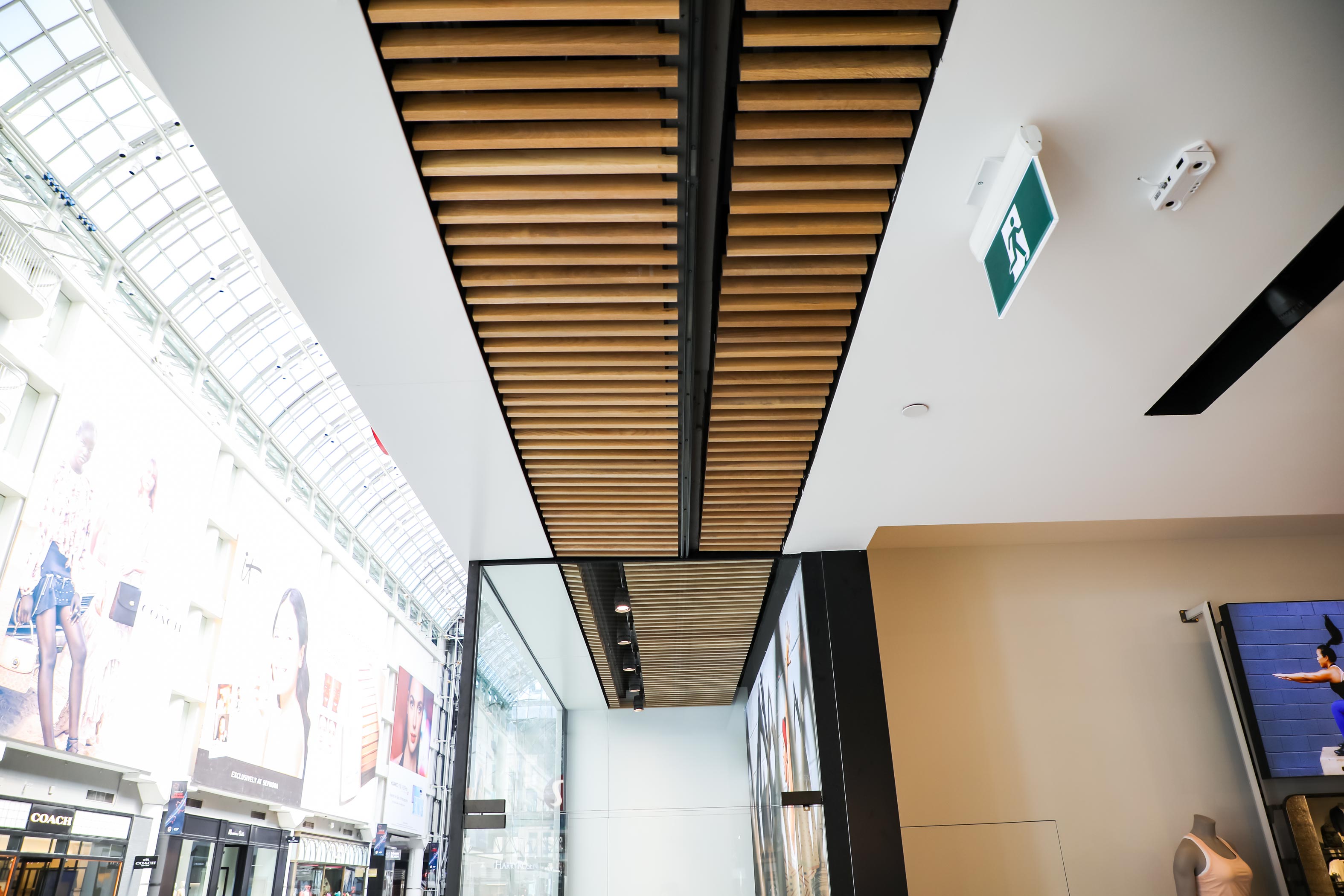 ASTOUND_Lululemon_2019_EatonCentreStorefront_(11)