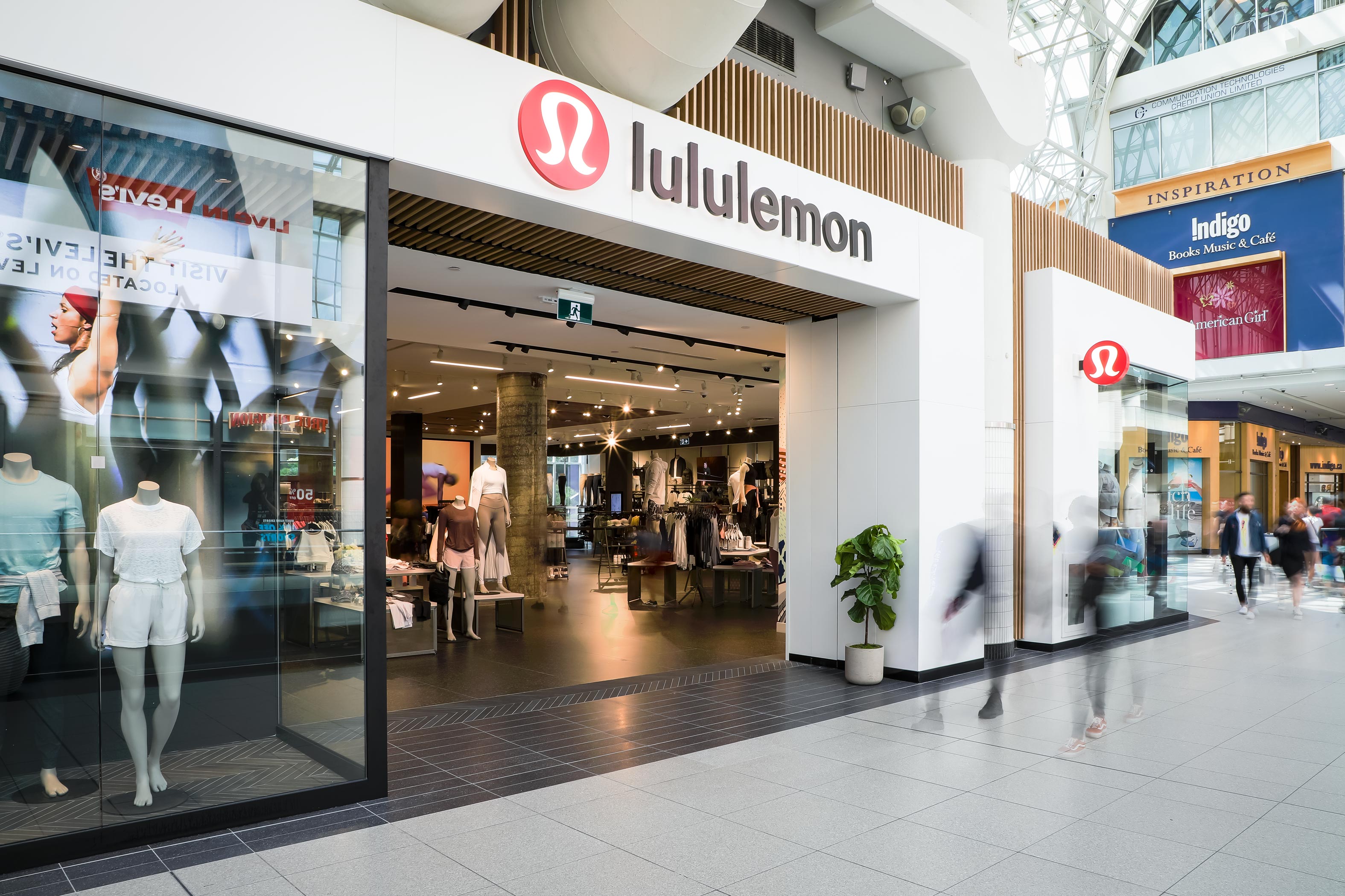 lululemon eaton centre hours