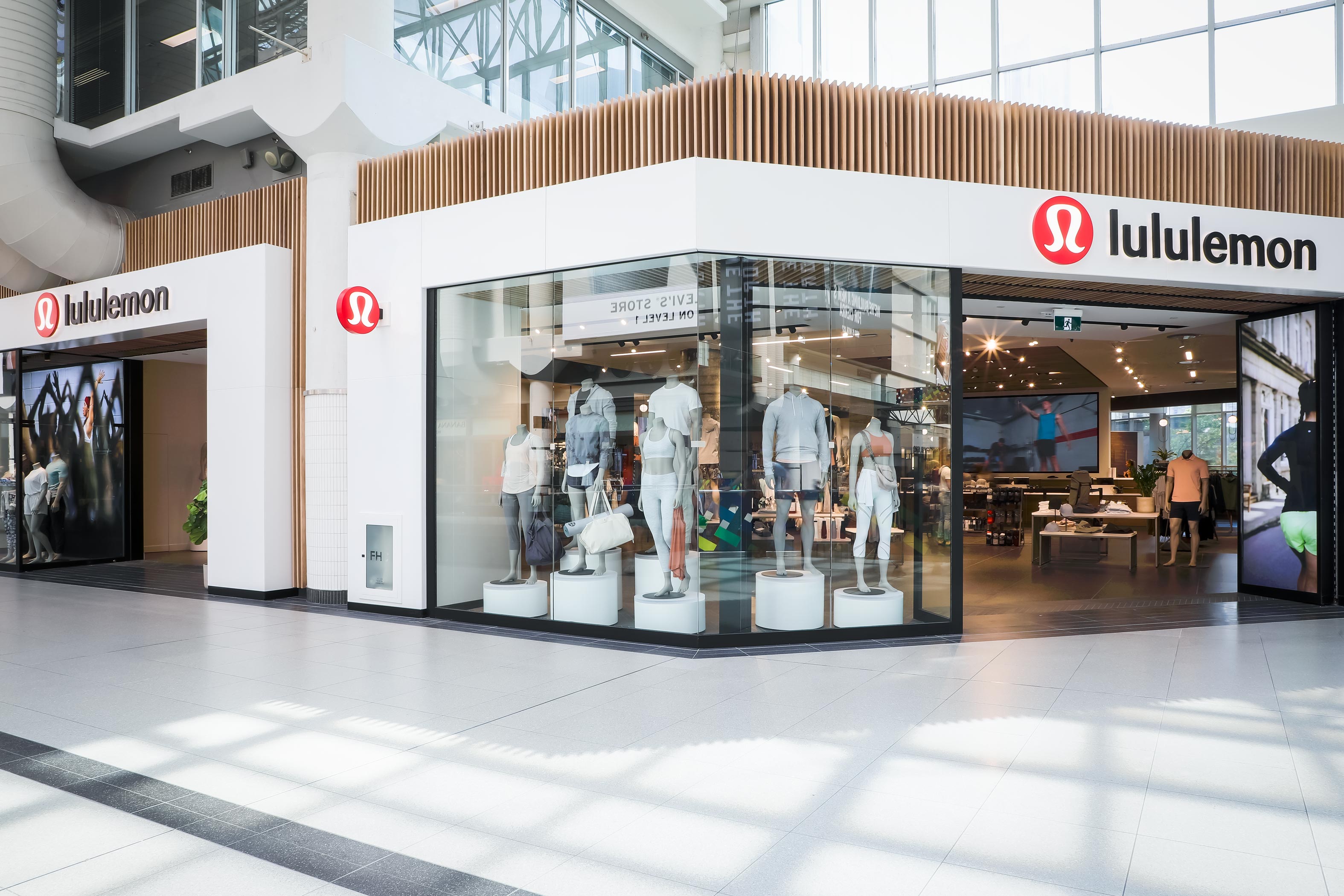 Lululemon - Eaton Center Storefront 